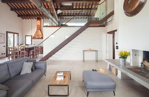 Castel Bolognese Apartment | Beautiful hilltop farmhouse with swimming pool