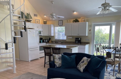Breezeswept Beach Estates House | **BEAUTIFUL HOME ON CANAL, W/BOAT RAMP & DOCK, BIKES & KAYAKS**