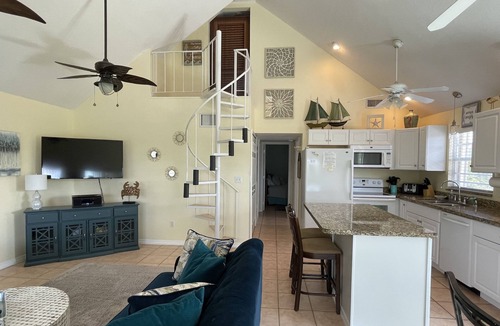 Breezeswept Beach Estates House | **BEAUTIFUL HOME ON CANAL, W/BOAT RAMP & DOCK, BIKES & KAYAKS**