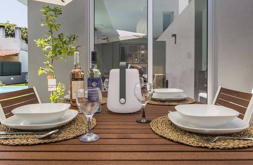 Charneca de Caparica e Sobreda Villa | Beautiful Lisbon Coast Villa | 3 Bedrooms | Villa Sena Lion | Private Swimming.
