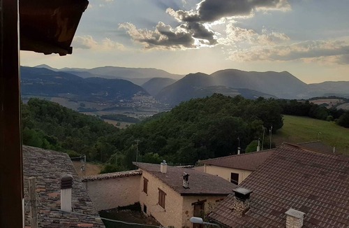Cascia House | Beautiful mountain house with spectacular views