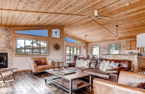 Tabernash House | Beautiful Mountain Modern Home With Views, Hot Tub, & Convenient Location!