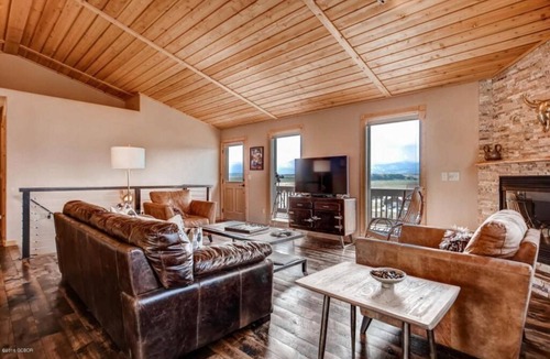Tabernash House | Beautiful Mountain Modern Home With Views, Hot Tub, & Convenient Location!