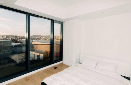 Gardena Condo | Beautiful One Bedroom, One Balcony in the heart of LA