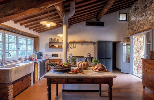 Casole d'Elsa Villa | Beautiful private villa for 10 people with WIFI, private pool, A/C, TV and pets allowed