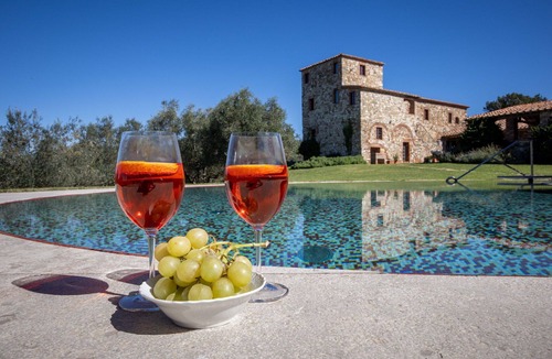 Casole d'Elsa Villa | Beautiful private villa for 10 people with WIFI, private pool, A/C, TV and pets allowed