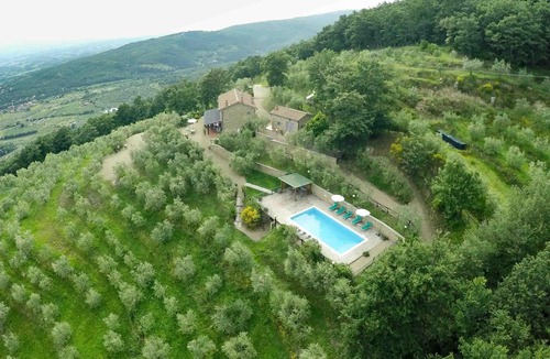 Loro Ciuffenna Villa | Beautiful private villa for 10 people with private pool, WIFI, TV and pets allowed, close to Are.