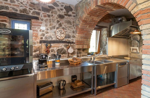 Roccalbegna House | Beautiful private villa for 10 guests with A/C, private pool, WIFI, TV, patio and panoramic view