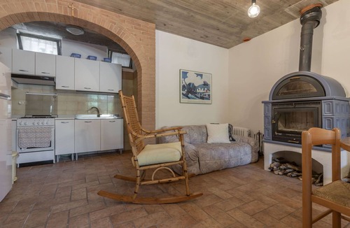 Bolognola House | Beautiful private villa for 8 guests with WIFI, TV, balcony, pets allowed and panoramic view