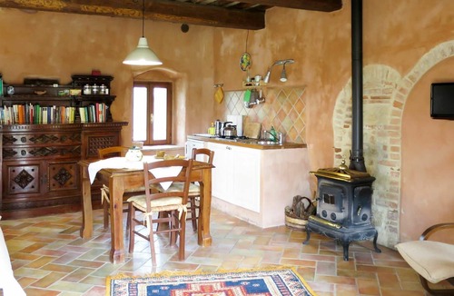 Volterra Villa | Beautiful private villa for 3 people with WIFI, TV, patio, pets allowed and parking