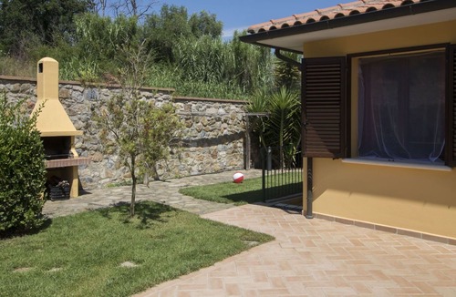 Suvereto Villa | Beautiful private villa for 6 guests with WIFI, TV, patio and parking