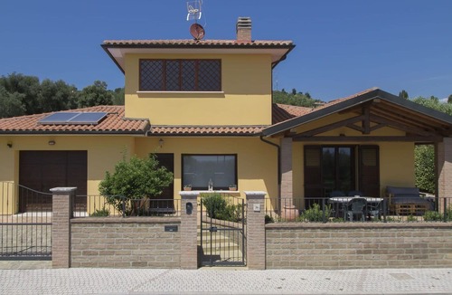 Suvereto Villa | Beautiful private villa for 6 guests with WIFI, TV, patio and parking