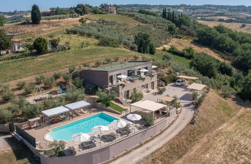 Loreto Villa | Beautiful private villa with WIFI, A/C, private pool, TV, patio, pets allowed and panoramic view