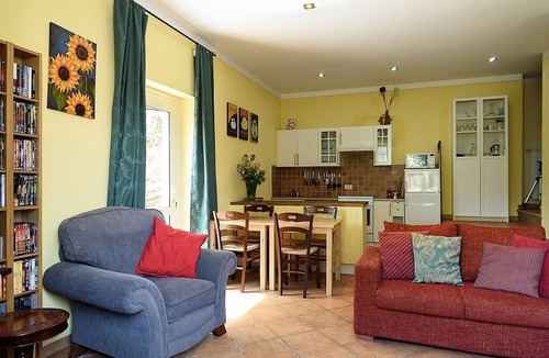 Acquasparta Apartment | Beautiful spacious 2 bedroom, vacation apartment in Umbrian Town Villa