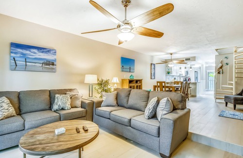 Islamorada Condo | Beautiful, sunlit home with pool, tennis court & beach access - near the marina