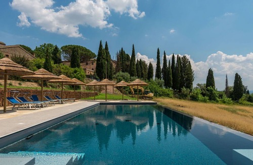 Civitella Paganico House | Beautiful villa with internet, pool, TV, patio, pets allowed, panoramic view and parking
