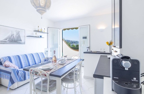Pantai House | Beautiful villa for 6 people with pool, WIFI, TV and terrace