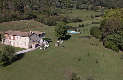 Vicopelago Villa | BEAUTIFUL VILLA IN HUGE GARDEN WITH SWIMMING POOL