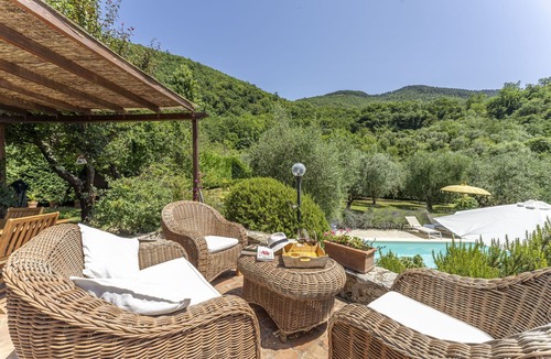 Vaiano Villa | Beautiful villa with private pool, A/C, WIFI, TV, veranda, pets allowed and panoramic view