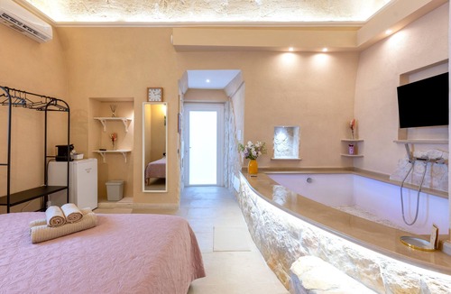 Massafra Bed & Breakfast | Bed and Breakfast 'Super Luxury' with Private Garden, Wi-Fi and Air Conditioning