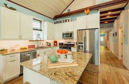 Midtown House | *BELLE OF THE BEACH @ CASA EAST* Beach House + LAST KEY SERVICES…