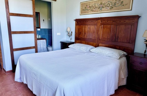 Castagneto Carducci House | Belvedere Farmhouse: 2 Bedrooms, 2 Bathrooms, AC | Bolgheri & Sea at 10 minutes