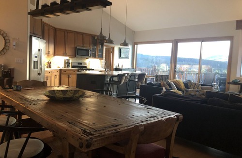Woodmoor House | Best view in town 5 large bed/bath suites .