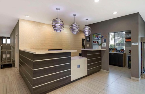 Gardena Hotel | Best Western Plus Gardena-Los Angeles Inn & Suites