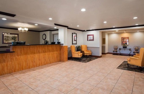 Palmdale Hotel | Best Western Plus John Jay Inn & Suites