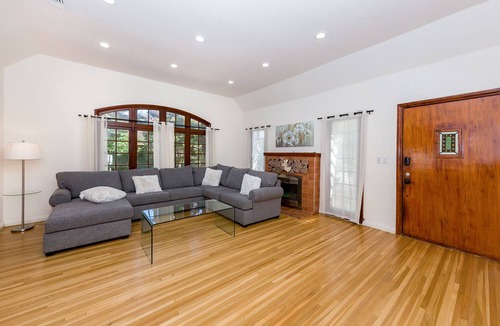 Carthay Circle House | Beverly Hills Home w/ Backyard, Jacuzzi & More