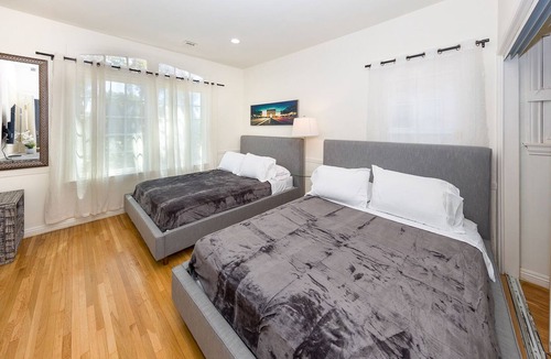 Carthay Circle House | Beverly Hills Home w/ Backyard, Jacuzzi & More