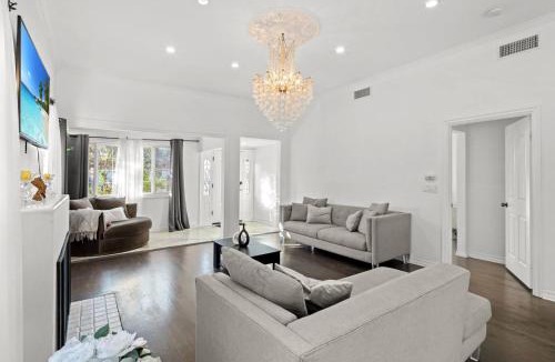 Beverly Hills House | Beverly Hills Home Guest House Hot Tub