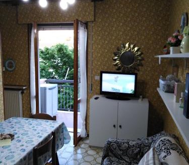 San Bartolomeo al Mare Apartment | bilocale RONDINI