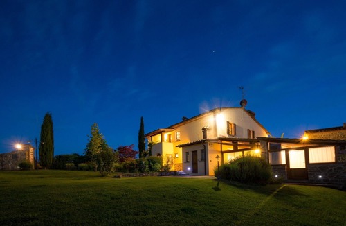 Monte San Savino Apartment | Bio Organic Home for larger Families or Groups with Pool and Charme