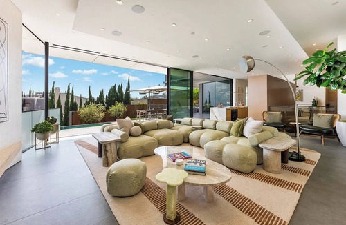Hollywood Hills West House | Blue Heights Modern - The Ultimate Getaway in the Hills