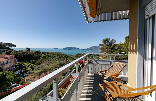 San Terenzo House | Blue view, blue bay, lerici