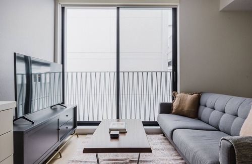 Chinatown Apartment | Blueground | Downtown, elevator, nr parks