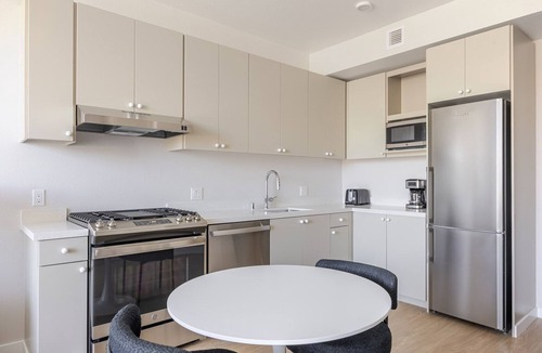 Chinatown Apartment | Blueground | Downtown, elevator, nr parks