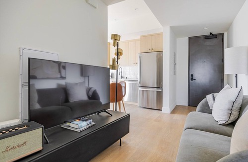 East Hollywood Apartment | Blueground | East Hollywood, balcony, nr Echo Park