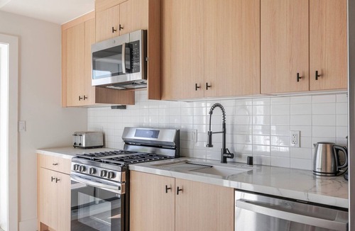 East Hollywood Apartment | Blueground | East Hollywood, balcony, nr Echo Park