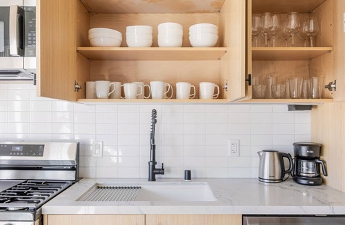 East Hollywood Apartment | Blueground | East Hollywood, balcony, nr Echo Park
