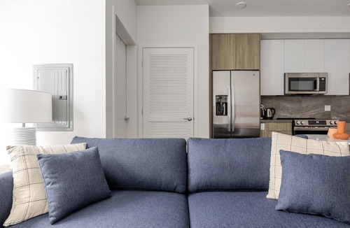 Central San Pedro Apartment | Blueground | San Pedro, w/d, nr USS Iowa