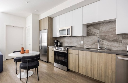 Central San Pedro Apartment | Blueground | San Pedro, w/d, nr USS Iowa