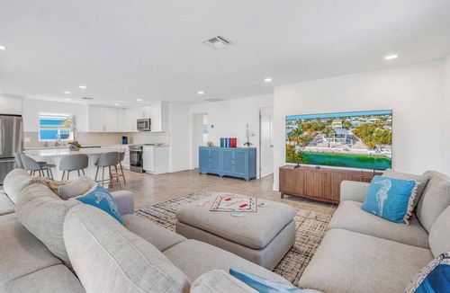 Pine Channel Estates House | Boaters Paradise on a Deep Canal