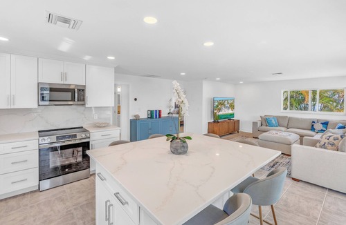 Pine Channel Estates House | Boaters Paradise on a Deep Canal
