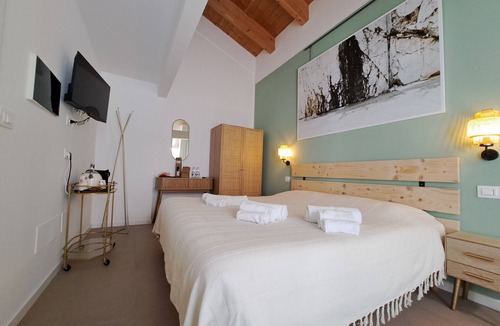 Province of Bologna House | Bologna Rooms & Art