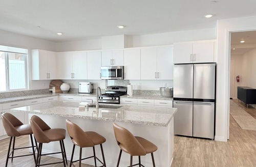 Romoland House | Brand New 5-bedroom house in charming Homeland with AC, WiFi. Enjoy your stay