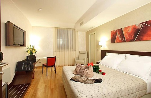 Mosciano Sant'Angelo Hotel | Breaking Business Hotel