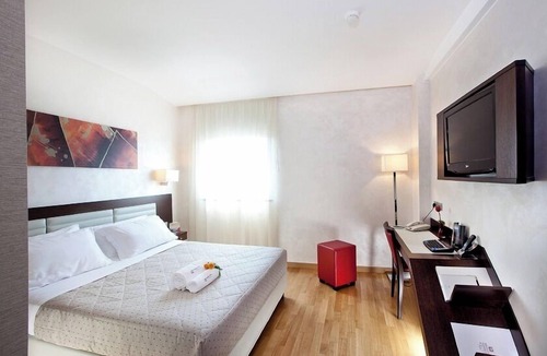 Mosciano Sant'Angelo Hotel | Breaking Business Hotel