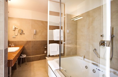 Mosciano Sant'Angelo Hotel | Breaking Business Hotel
